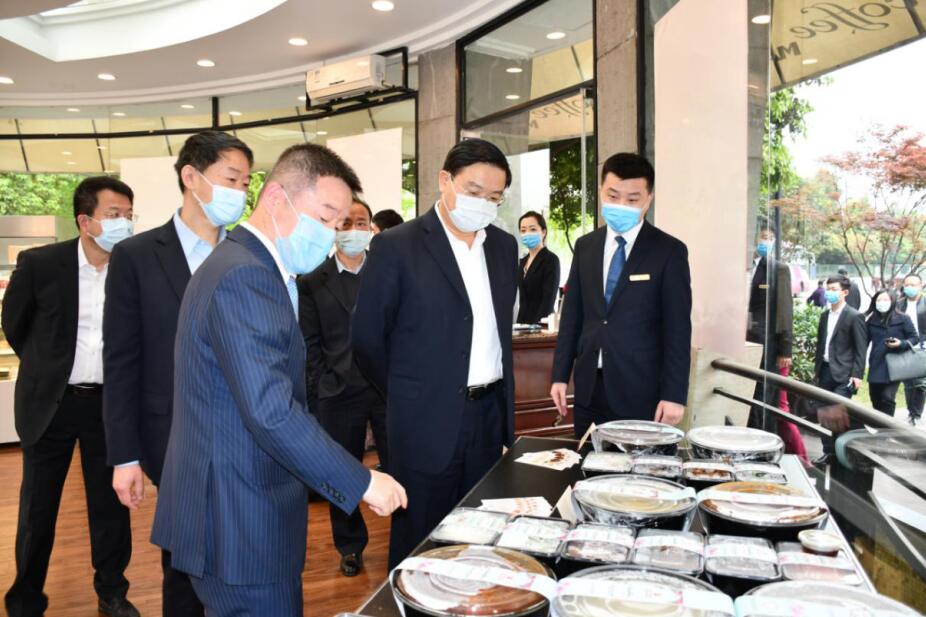 王凤朝副省长赴省bifa必发集团集团调研 疫情防控、出产经营和鼎新发展工作