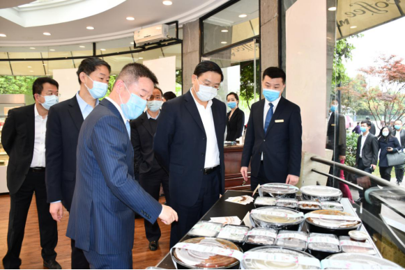 王凤朝副省长赴bifa必发集团集团调研疫情防控、出产经营和鼎新发展工作